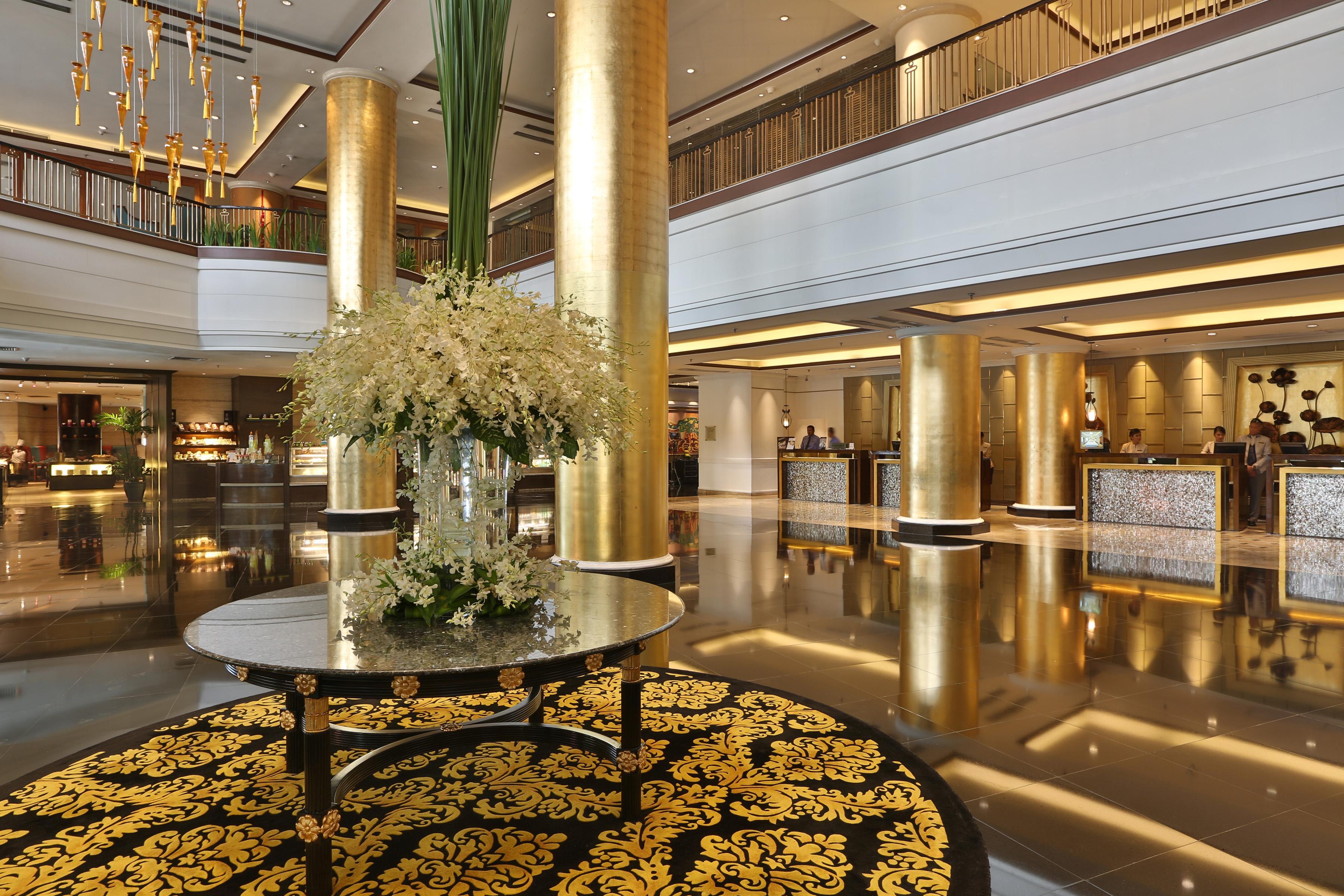 Hotel Dusit Thani Manila Makati City Exterior foto The lobby of the hotel