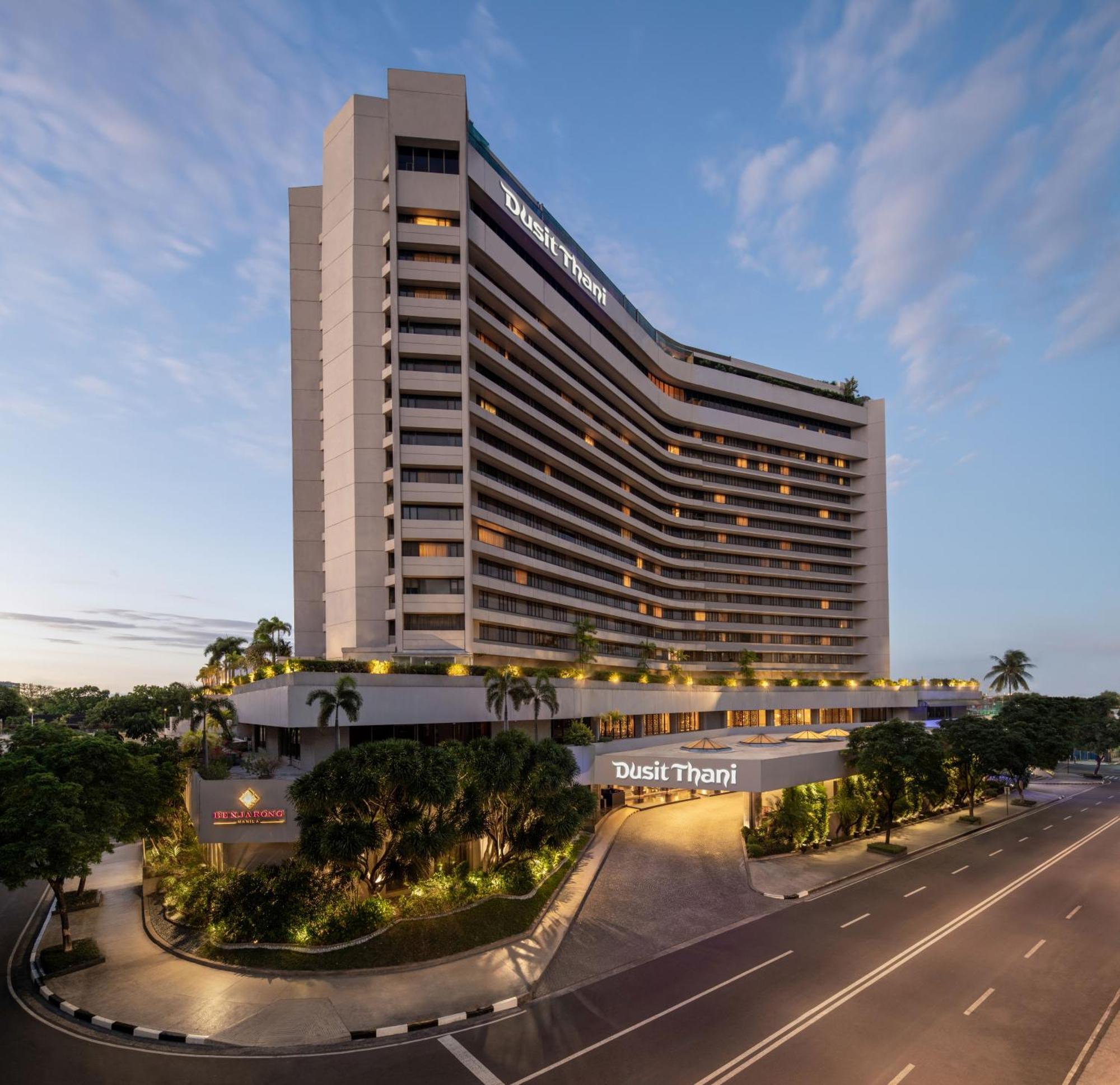 Hotel Dusit Thani Manila Makati City Exterior foto The hotel in 2016